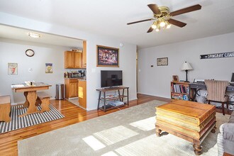 173 Salmon Brook Dr-Unit -70-173B in Glastonbury, CT - Building Photo - Building Photo