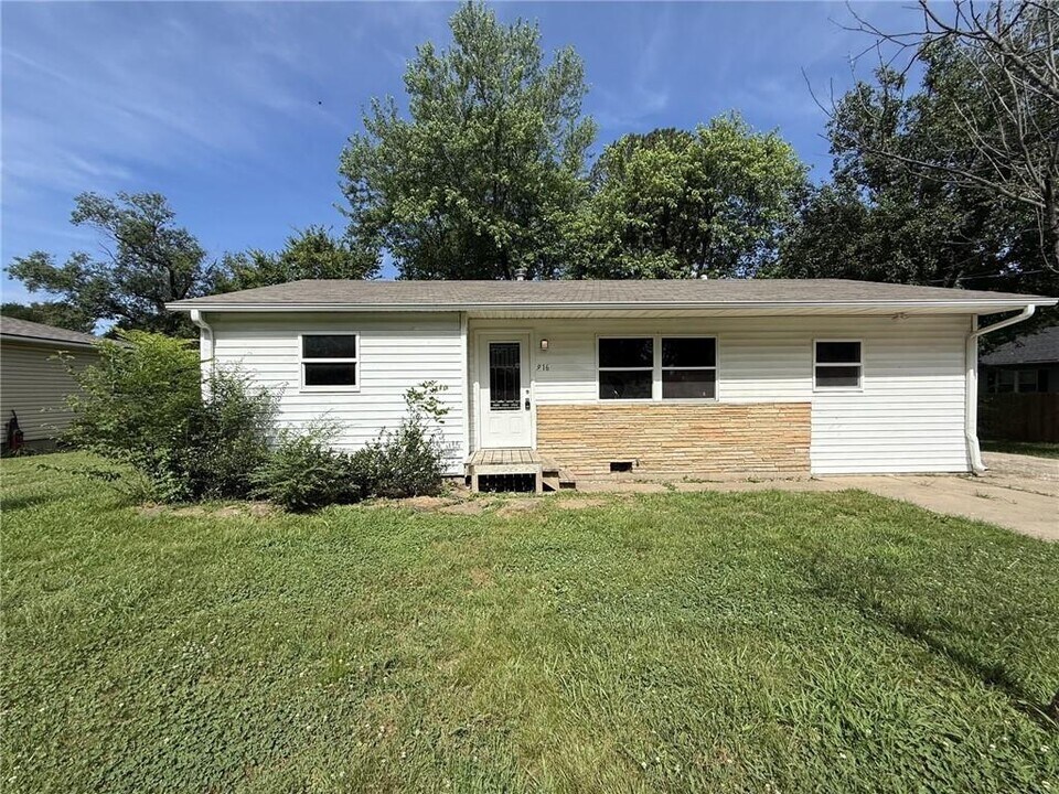 916 Crutcher St in Springdale, AR - Building Photo