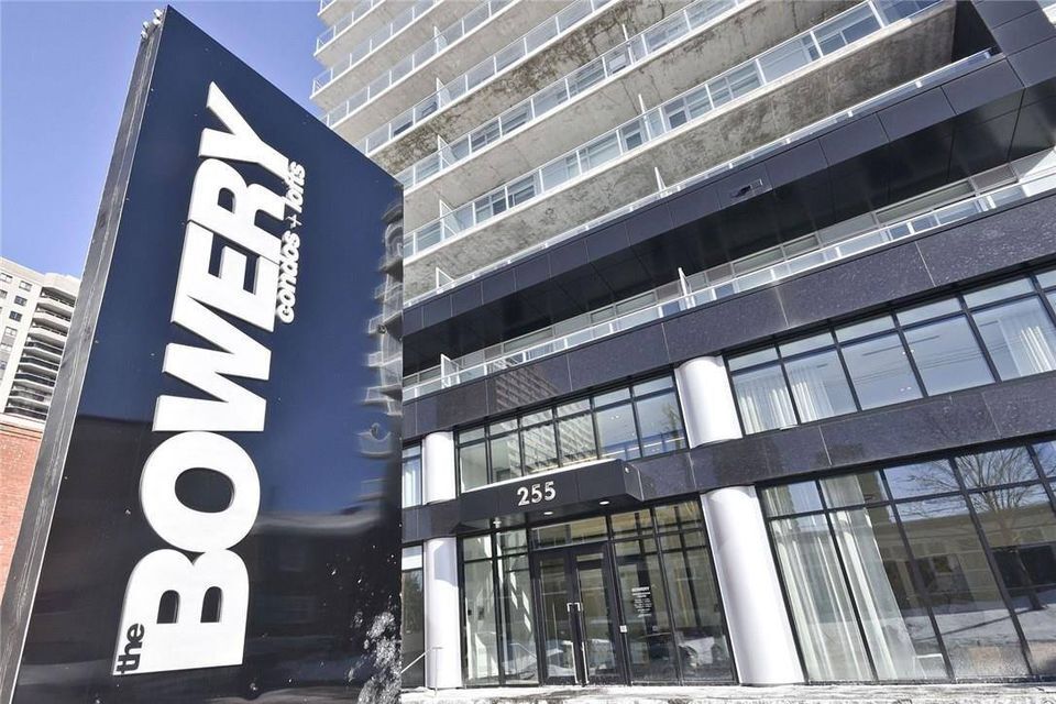 255 Bay St in Ottawa, ON - Building Photo