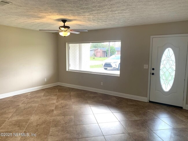 7751 Lisa Dr E in Jacksonville, FL - Building Photo - Building Photo