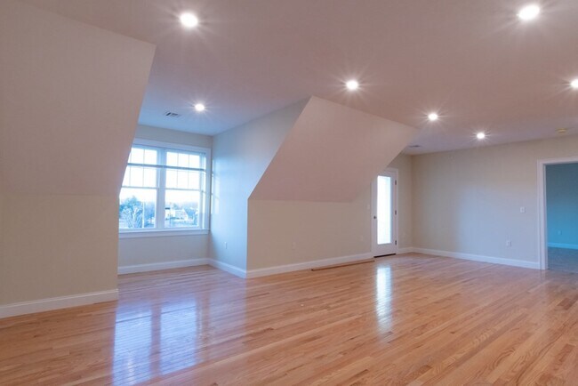 80 N Meadows Rd in Medfield, MA - Building Photo - Building Photo