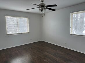 130 Creston Cir in Aurora, IL - Building Photo - Building Photo