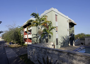 Bella Venizia in Hialeah, FL - Foto de edificio - Building Photo