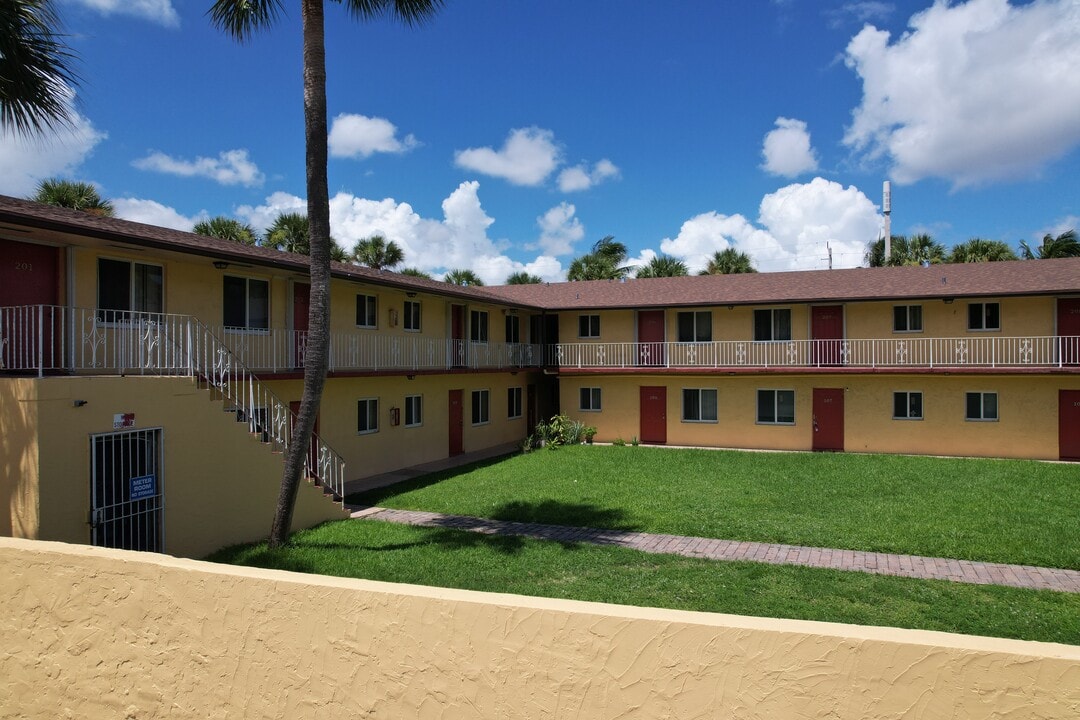 Brisa Apartment Homes in Sunrise, FL - Foto de edificio
