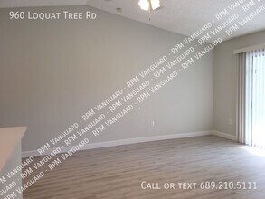 960 Loquat Tree Rd in Orlando, FL - Foto de edificio - Building Photo