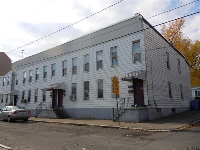 157-163 Lancaster St in Cohoes, NY - Foto de edificio - Building Photo