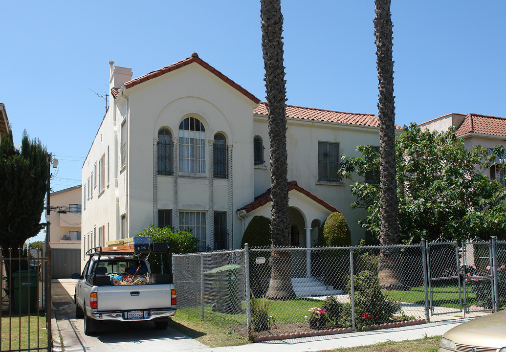 517 N Serrano Ave in Los Angeles, CA - Building Photo