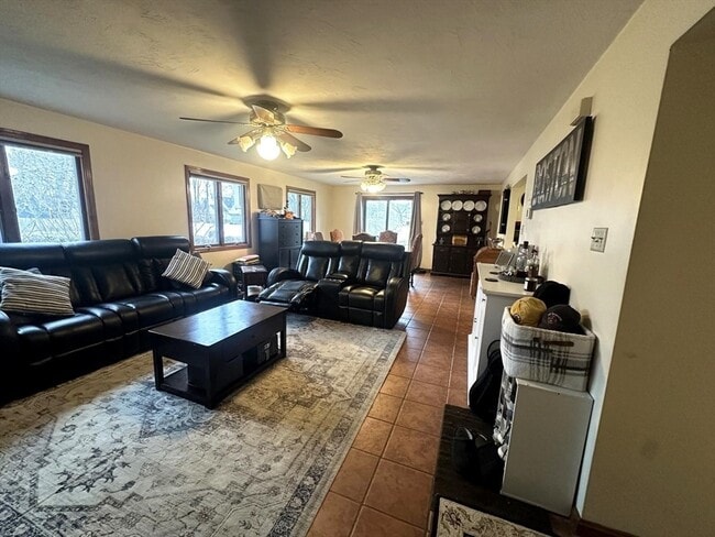 284 Washington St in Taunton, MA - Building Photo - Building Photo