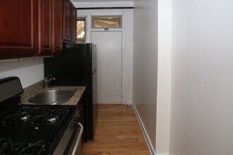 549 W Surf in Chicago, IL - Building Photo - Building Photo