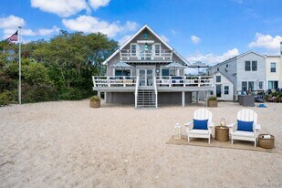 23 Scallop Ln in Jamesport, NY - Building Photo