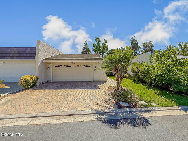 property at 2698 Lakewood Pl