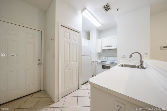 2734 Bird Ave-Unit -# 205A in Miami, FL - Building Photo - Building Photo