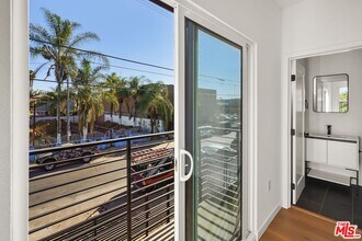 1631 S New Hampshire Ave in Los Angeles, CA - Building Photo - Building Photo
