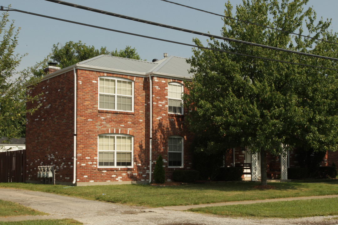 9707 Hudson Ln in Louisville, KY - Building Photo