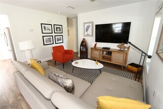 714 11th St N in Naples, FL - Building Photo - Building Photo