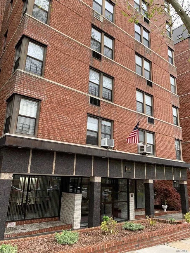 67-41 Burns St-Unit -201 in Queens, NY - Building Photo - Building Photo