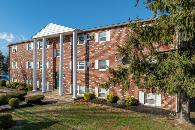 Bucks Crossings in Bensalem, PA - Building Photo - Building Photo