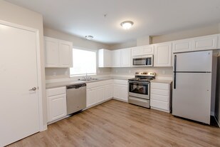 Vanessa View Townhomes in Puyallup, WA - Building Photo