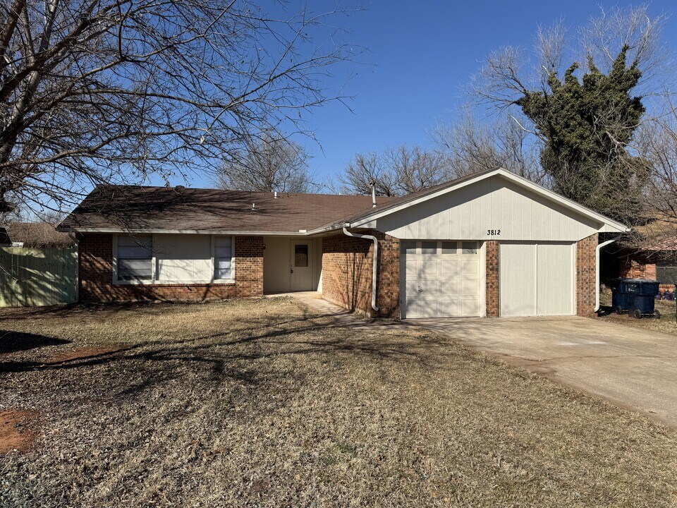 3812 Oakcliff Dr in Oklahoma City, OK - Building Photo