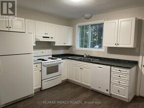 957 Glen St in Oshawa, ON - Building Photo - Building Photo