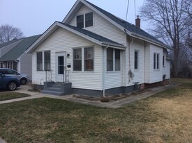 168 S. 6th St in Lindenhurst, NY - Building Photo