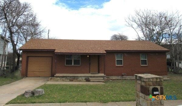 property at 2103 Crescent Dr