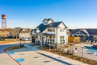 Christopher Todd Neighborhoods Elizabeth Creek in Justin, TX - Building Photo - Building Photo