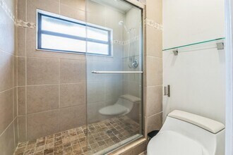 2924 NW 69th Ct in Fort Lauderdale, FL - Building Photo - Building Photo