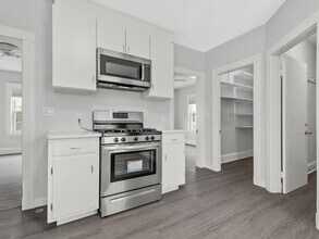 77 Lake St in Arlington, MA - Building Photo - Building Photo