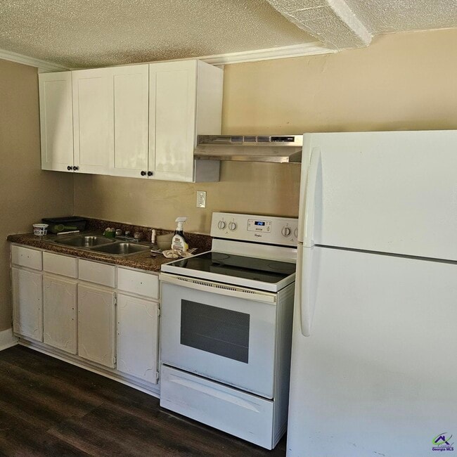 property at 7034 Moseley Rd