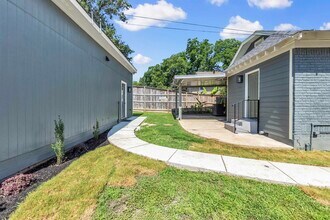 2245 Monroe Ave in Memphis, TN - Building Photo - Building Photo