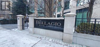 300 Bloor St E in Toronto, ON - Building Photo