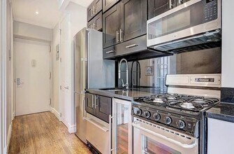 245 E 44th St, Unit 25E in New York, NY - Building Photo - Building Photo