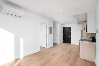 23-33 Astoria Blvd in Queens, NY - Building Photo - Building Photo