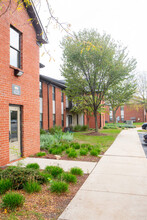 Reflections Apartment Homes in Mishawaka, IN - Foto de edificio - Building Photo