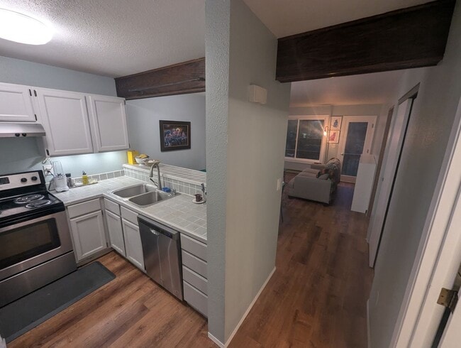 2160 Lawson Creek Rd in Juneau, AK - Building Photo - Building Photo