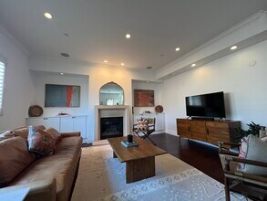 1316 Amherst Ave, Unit 202 in Los Angeles, CA - Foto de edificio - Building Photo