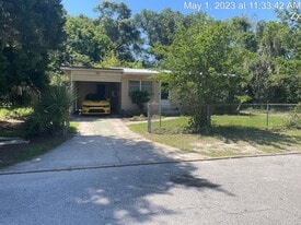 3323 Ross Cir in Palatka, FL - Building Photo
