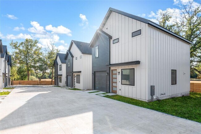 3001 E 51st St in Austin, TX - Building Photo - Building Photo