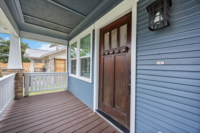 1104 Walton St in Houston, TX - Foto de edificio - Building Photo