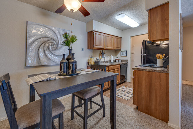 Sunchase Apartments in Tulsa, OK - Building Photo - Interior Photo