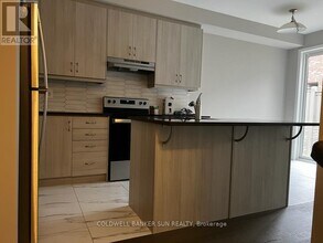 22 Keppel Cir in Brampton, ON - Building Photo - Building Photo