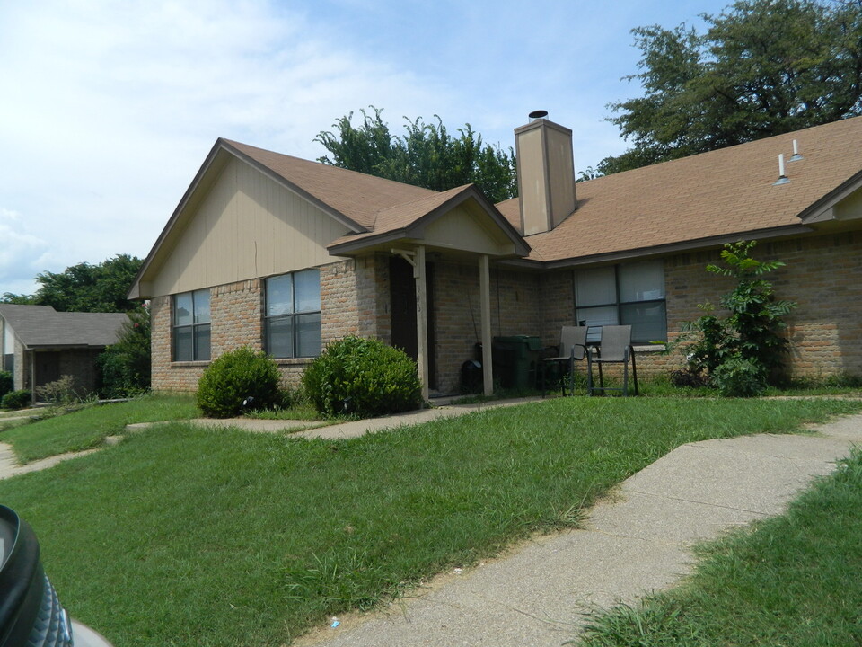 306 Shady Valley Dr in Mansfield, TX - Building Photo