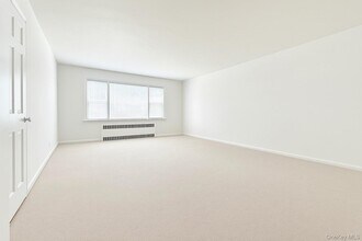 138 Colonial Pl in New Rochelle, NY - Building Photo - Building Photo