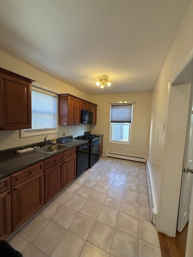 283 Houston Ave, Unit 1st floor in Mineola, NY - Building Photo - Building Photo