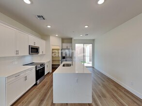 541 Sacred Lotus Pl in Henderson, NV - Building Photo - Building Photo