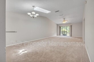 251 Orange Grove Dr in Ormond Beach, FL - Foto de edificio - Building Photo