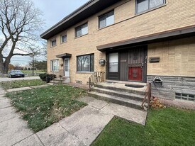 10021 Frontage Rd in Skokie, IL - Building Photo