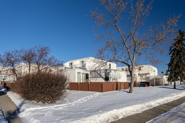 8536-8536 38A Ave NW in Edmonton, AB - Building Photo - Building Photo