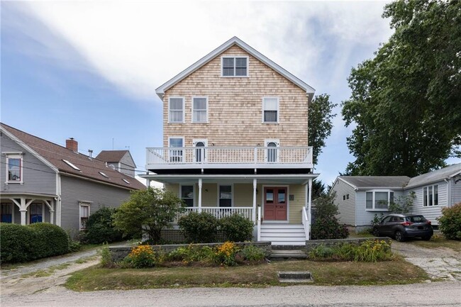 9 Union St in Jamestown, RI - Foto de edificio - Building Photo